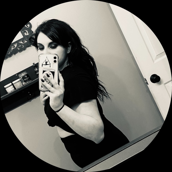 Meet your Posher, Carleigh - Picture 1 of 1